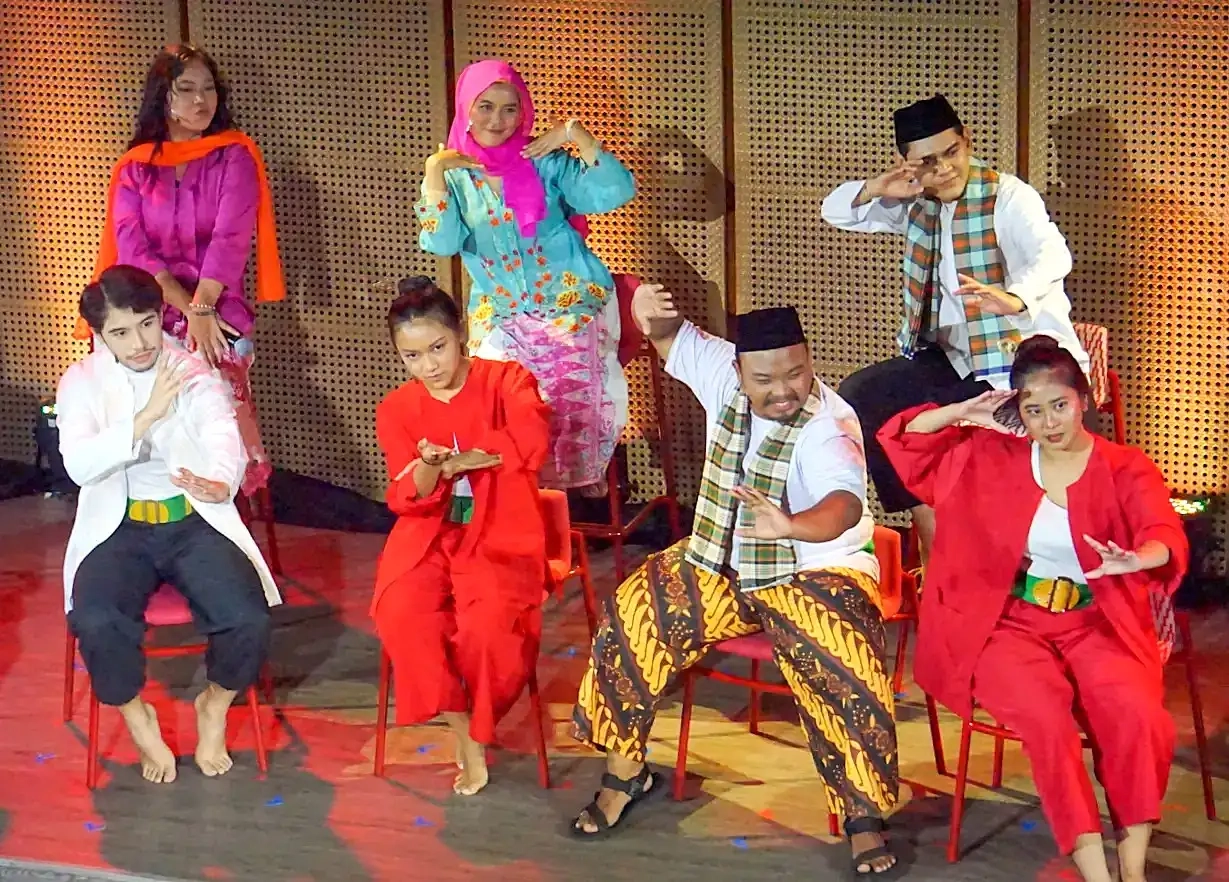KELILING THEATER PRESENTS