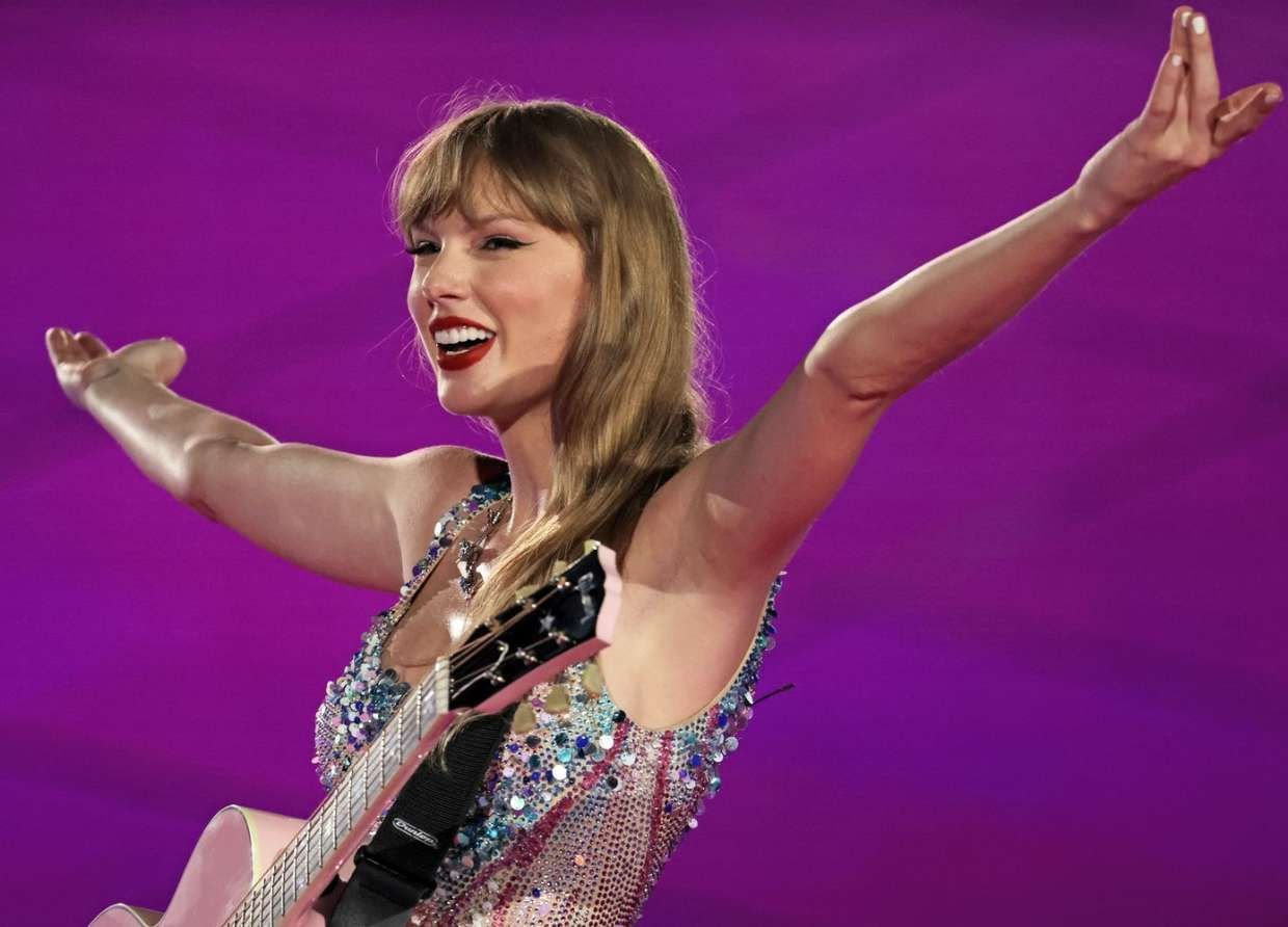 TAYLOR SWIFT MESMERIZES SINGAPORE WITH 'THE ERAS TOUR' SPECTACLE