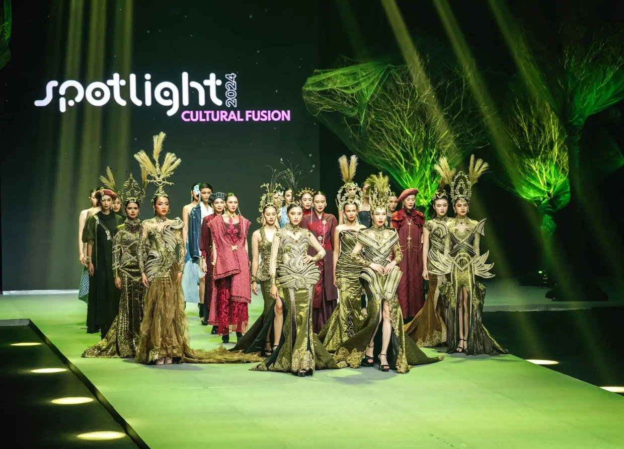 SPOTLIGHT INDONESIA 2024: HIGHLIGHTING CONTEMPORARY FASHION AND NUSANTARA TEXTILES IN A CULTURAL FUSION