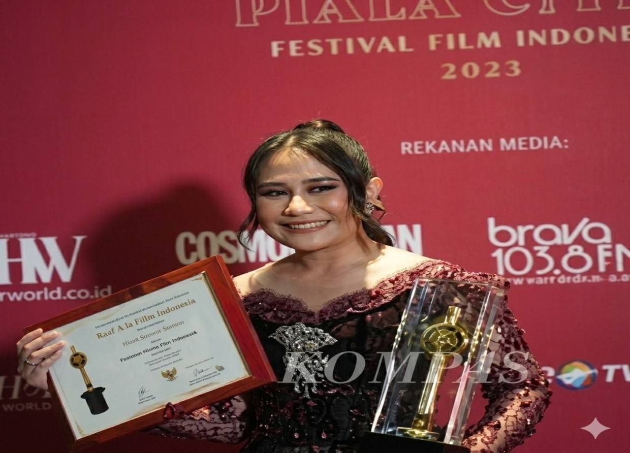 PRILLY LATUCONSINA SECURES HER FIRST CITRA TROPHY AT INDONESIA FILM FESTIVAL 2023
