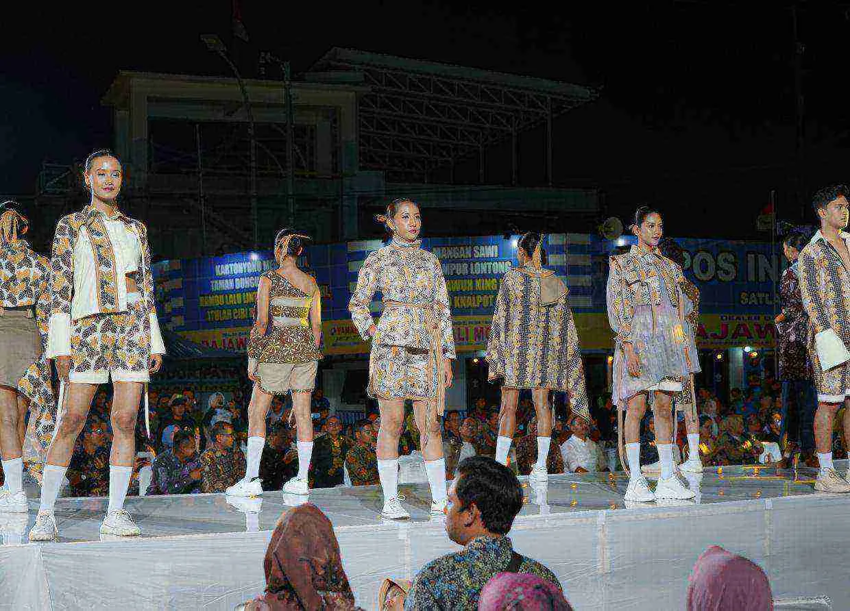 NGAWI BATIK FASHION 2025: CELEBRATING CULTURAL HARMONY AND MODERN TRENDS