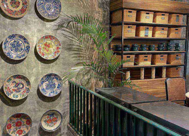 A WARM WELCOME FROM GRANDMOTHERS AT A TRENDY CAFE, A HEARTFELT AND UNFORGETTABLE EXPERIENCE